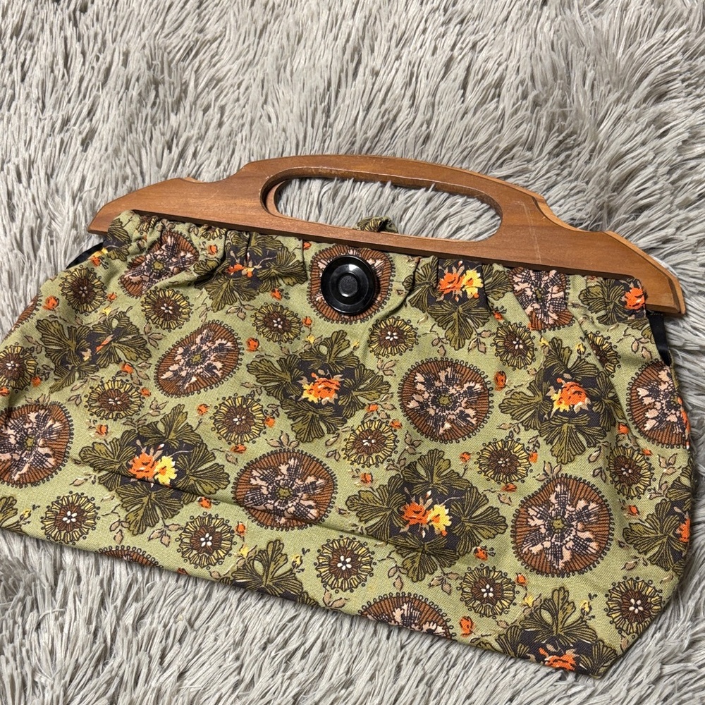 Vintage Floral Patterned Handbag with Wooden Handle